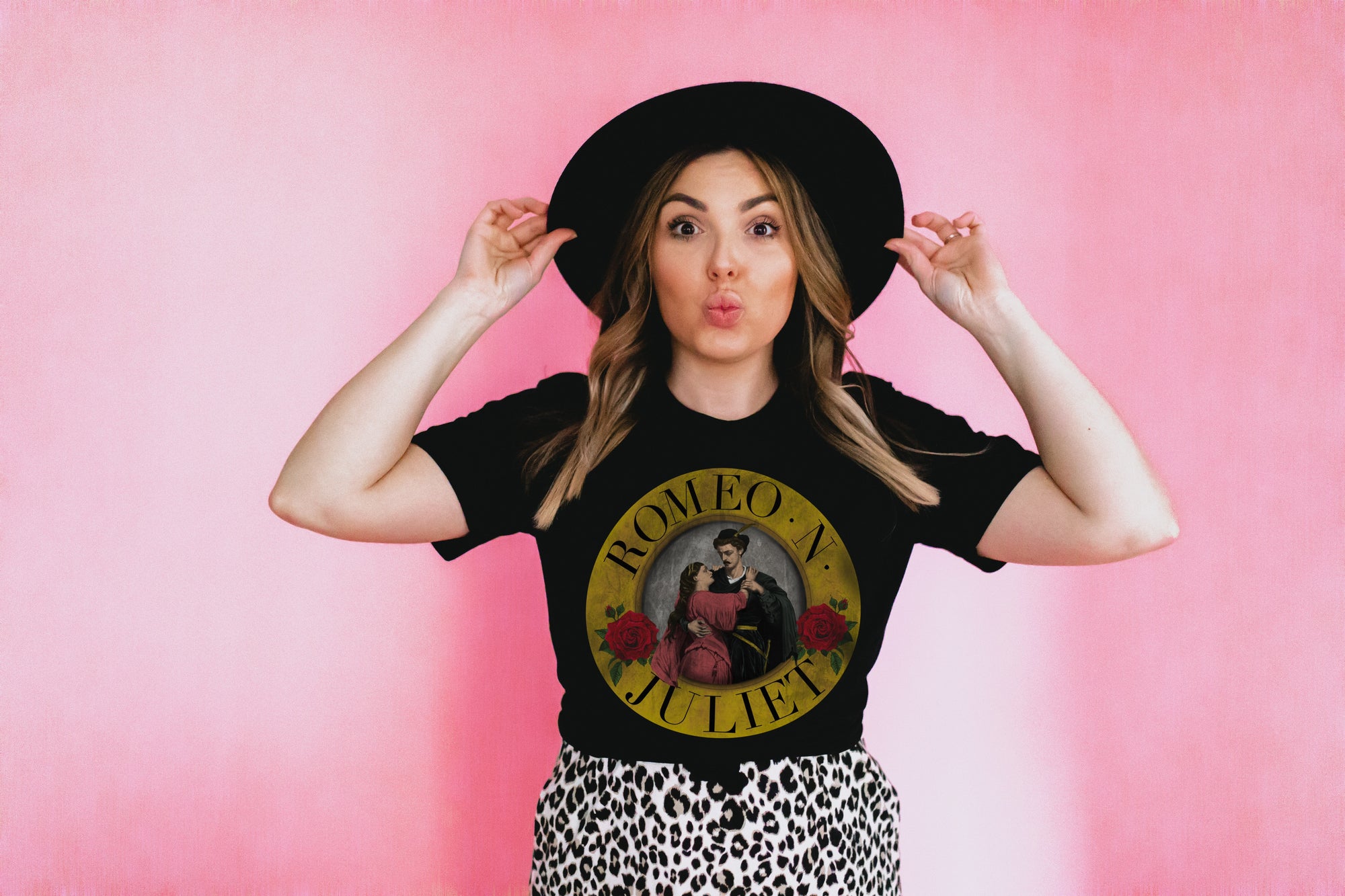 Roméo and Juliet Parody Band Tee